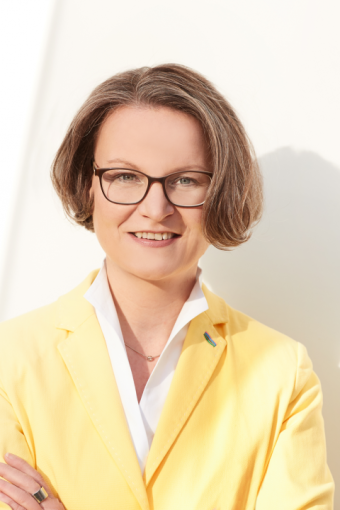 Portraitbild von Ministerin Ina Scharrenbach