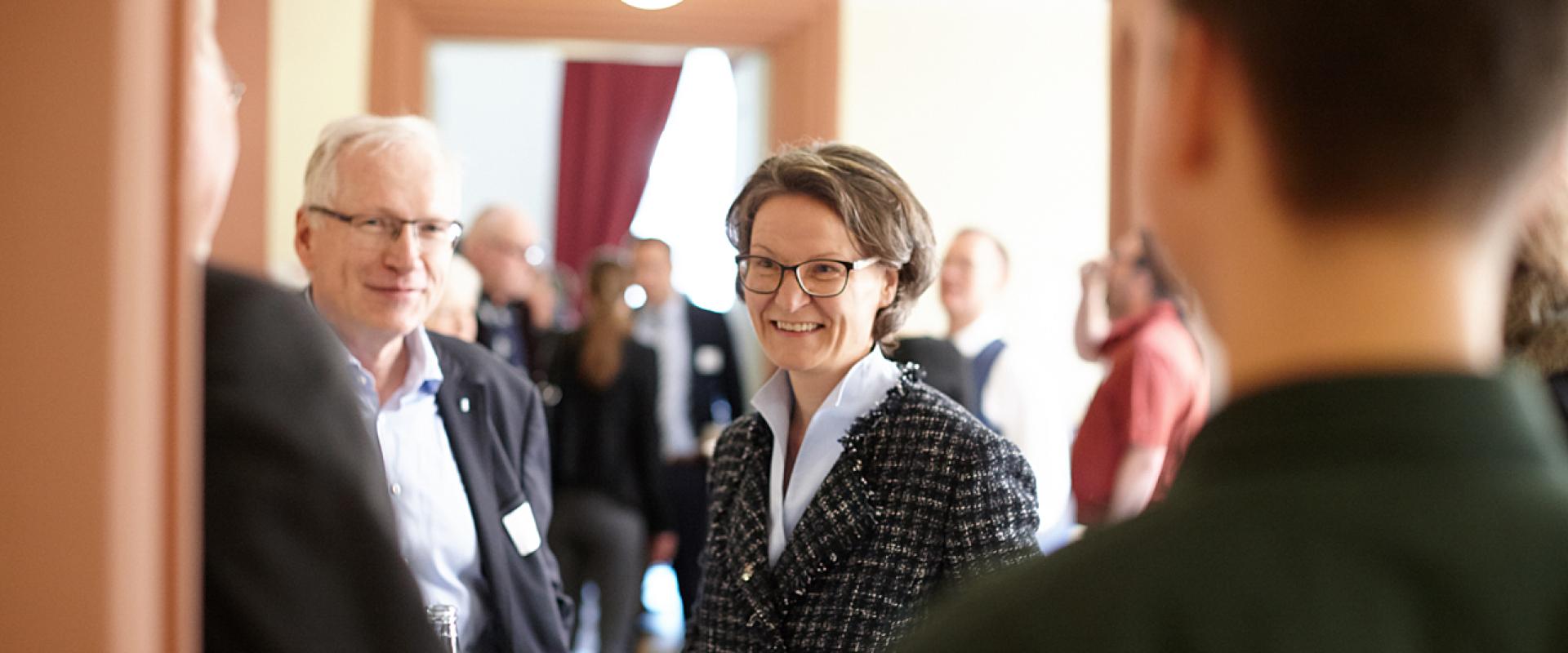Ministerin Ina Scharrenbach im Gespräch